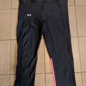 UNDER ARMOUR CAPRI PINK AND BLACK LEGGINGS